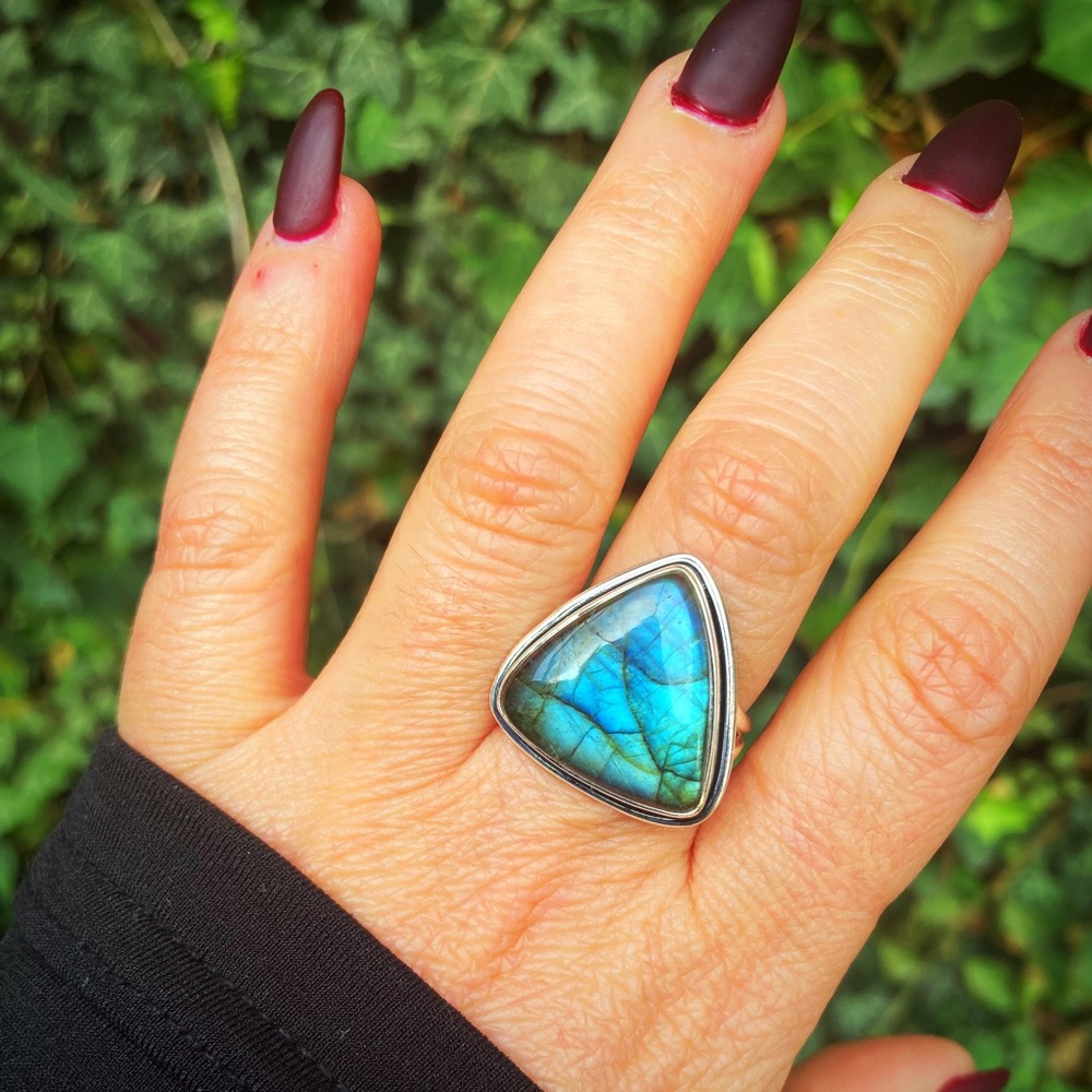 Labradorite ring promotes healing / protection for body and spirit.